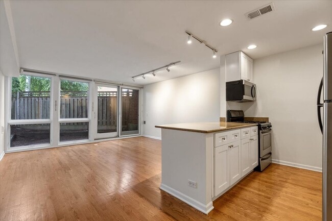 Photo - 2122 N Lincoln Ave
