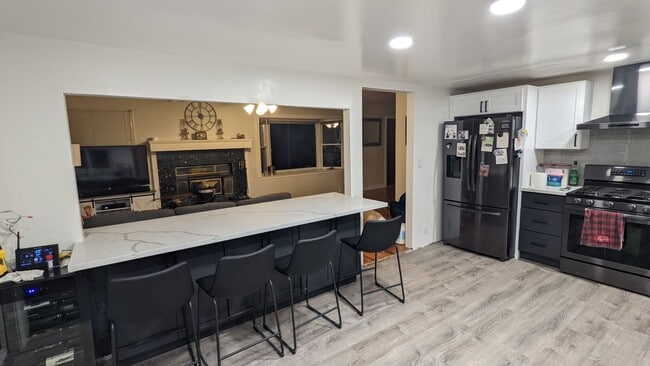 Photo - Mountain Living / Easy Commute Location