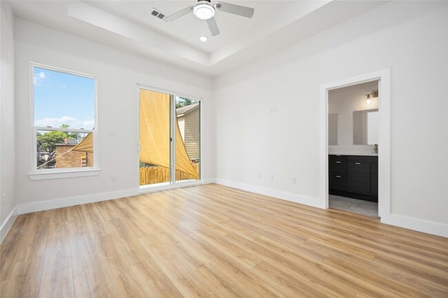 Photo - 7614 Avenue L
