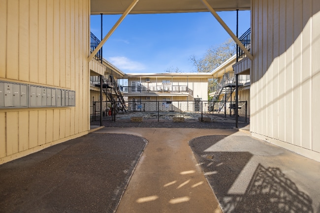 Photo - 901 Raguet St Unit 1