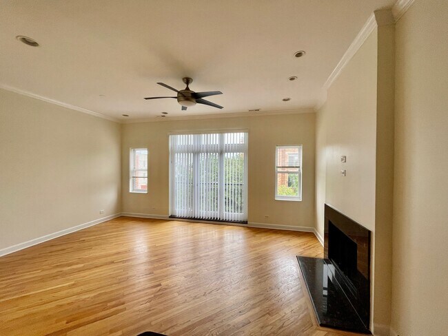 Photo - 2215 W Monroe St Unit 4