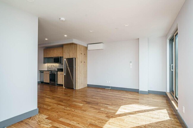 Photo - 1461 Gates Ave Unit 5F