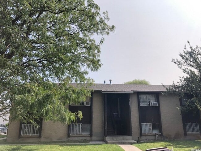 Building Photo - 2523 S Lakecrest Dr Unit 02