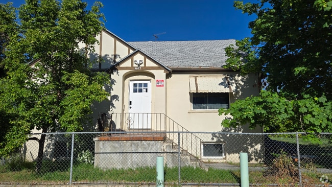 Building Photo - 643 S Washington St Rental