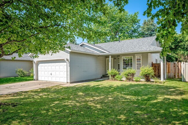Building Photo - 5769 N Lachaise Ln
