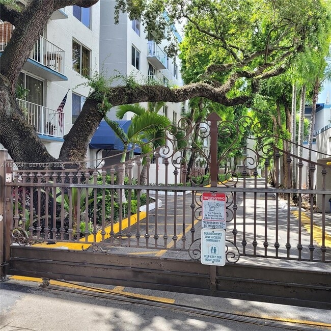 Photo - 1720 NW N River Dr Unit 408