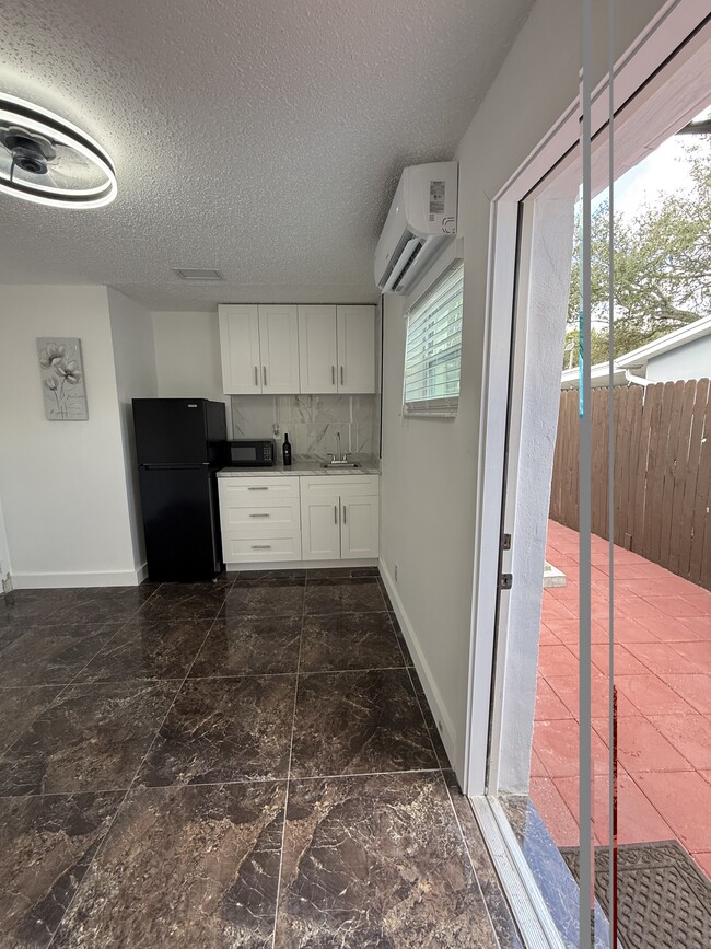 Photo - 2311 N 70th Ter Unit Efficiency in Hollywood