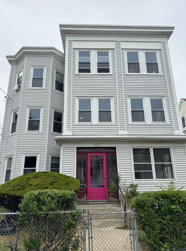 Building Photo - 109 Orchard St Unit 2