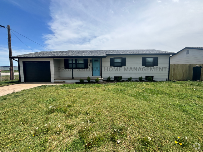 Building Photo - Beautifully remodeled 3 bedroom 1 bath! Rental