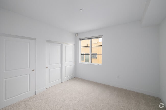 1BR, 1BA - 835SF - Bedroom - Santa Clara Courts Apartments of Ventura