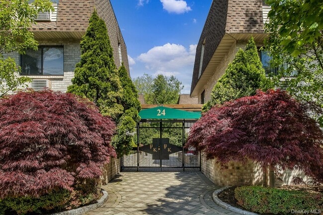 Building Photo - 24 Carhart Ave