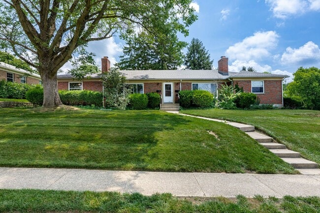 Building Photo - Beautiful Duplex Rental