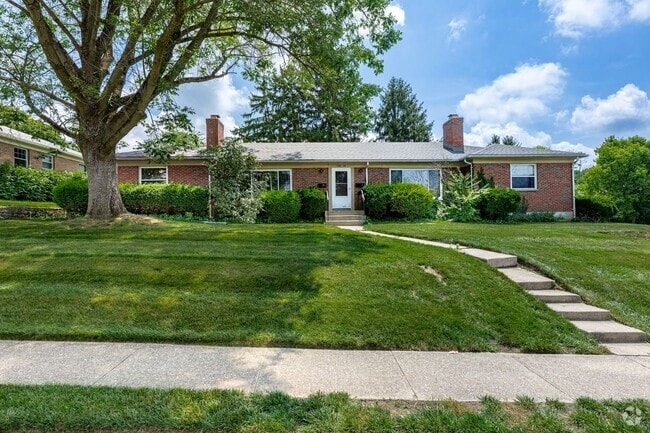 Building Photo - Beautiful Duplex Rental