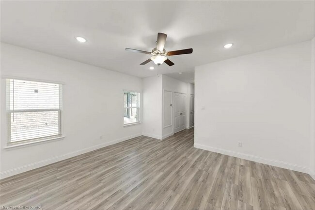 Photo - 217 Griffith Dr