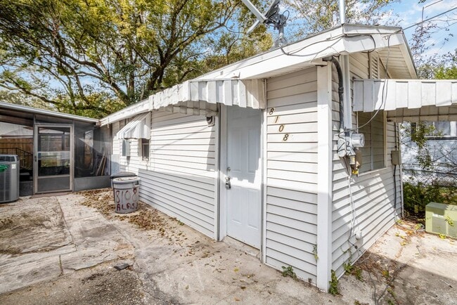 Building Photo - 8108 N Alaska St Unit 8108 1/2 N Alaska St Rental