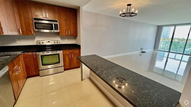 Building Photo - 19390 Collins Ave Unit 624 Rental