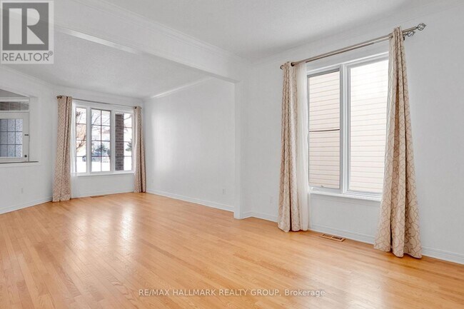 Photo - 45 Rialto Way