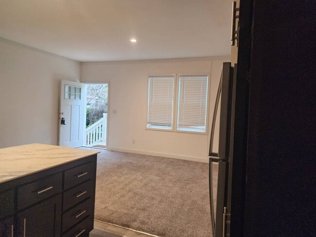 Photo - 370 E Lassen Ave