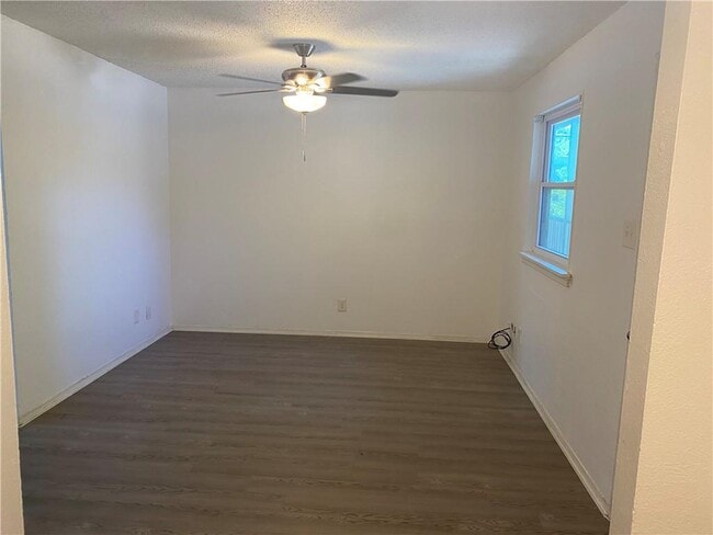 Photo - 2401 Manor Rd Unit 207