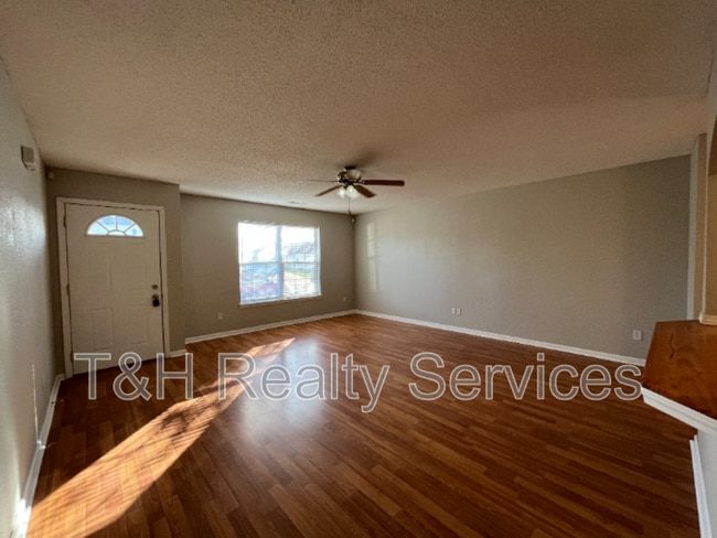 Photo - 636 Locust Grove Ln