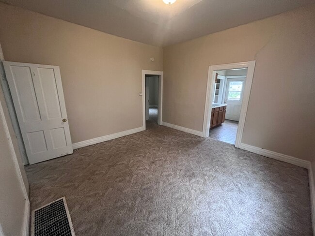 Photo - 3 Bedroom 1 Bath Near Campus