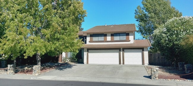 Building Photo - Got Room? - Paradise Valley Home Is Expansive!
