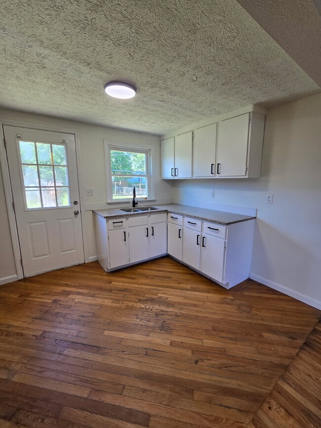 Photo - 629 Dawes Ave