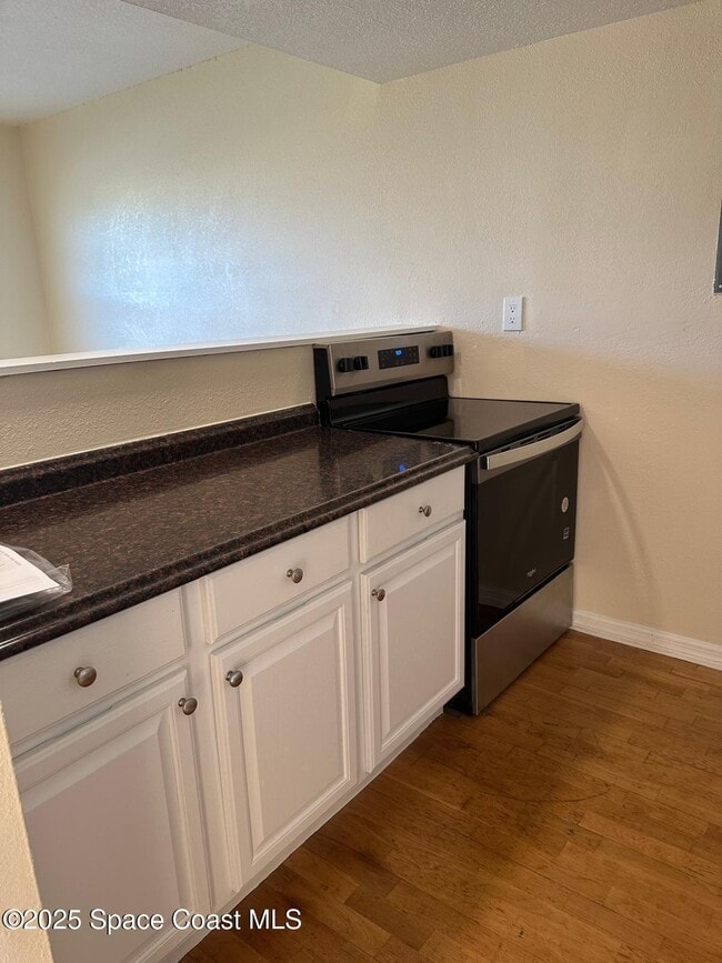 Building Photo - 236 Bristol Ct Unit 236