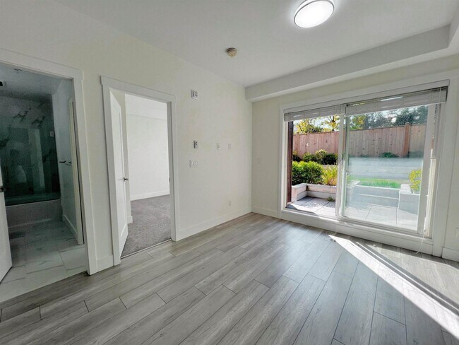 Photo - 9689-9140 140 St