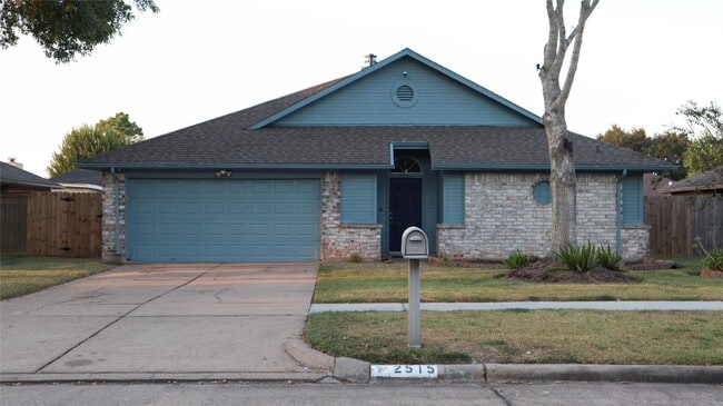 Building Photo - 2515 Edgedale Dr