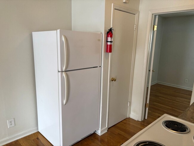 Photo - First Floor Renovated Apartment - Walk to Duke, Downtown or Durham Co-op! Unidad 02