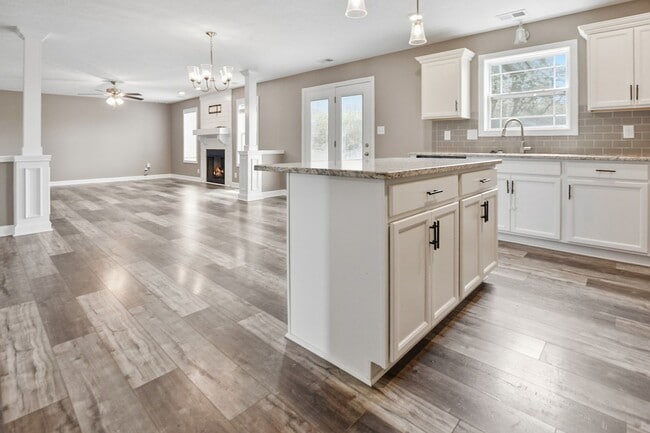 Photo - Pet Friendly Four Bedroom in Rossview!