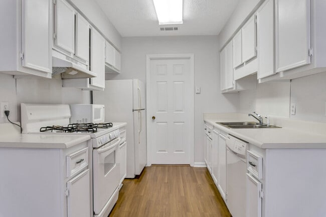 Photo - Spacious 3 bedroom, 2 bathroom House