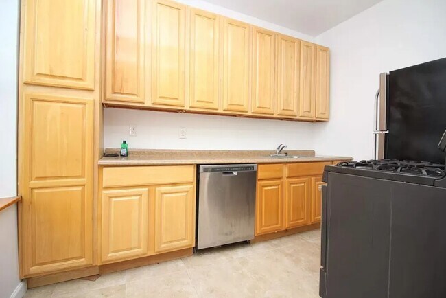 Photo - Furnished room/NOT APARTMENT Unit 4L