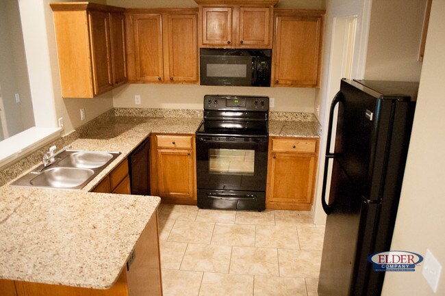 Photo - Avignon Court