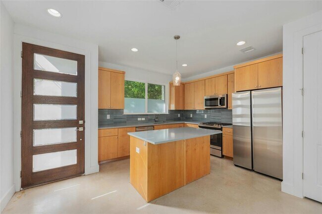 Photo - 1114 Walton Ln