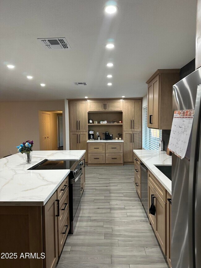 Photo - 215 E Helena Dr