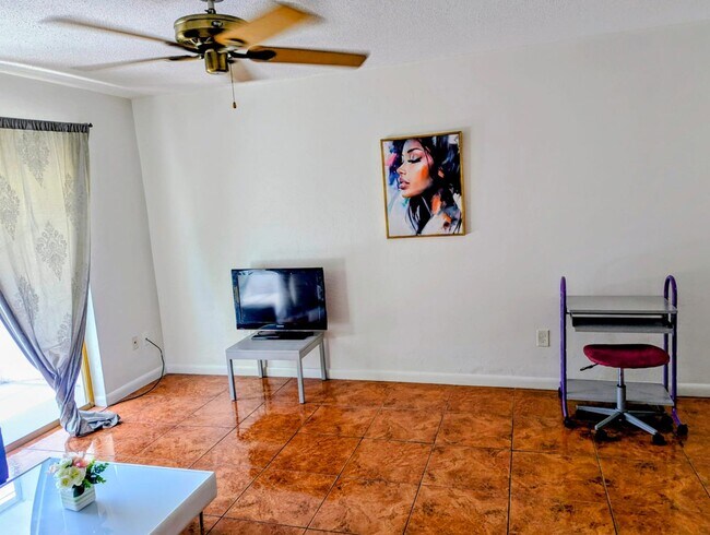 Photo - 20400 NW 7th Ave Unit 204