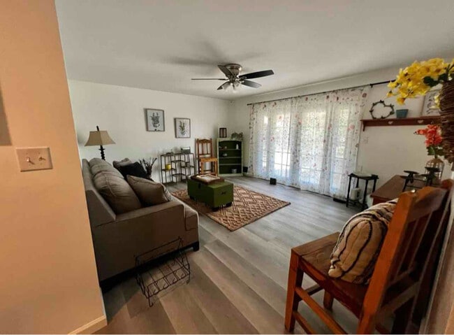 Photo - 3127 W Tulare Ave