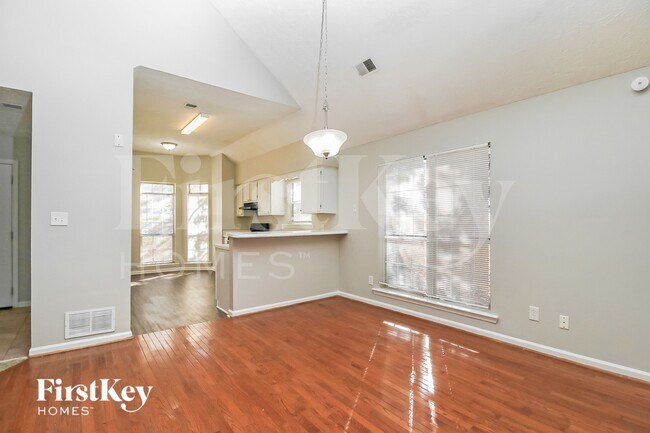 Photo - 852 Shore Dr