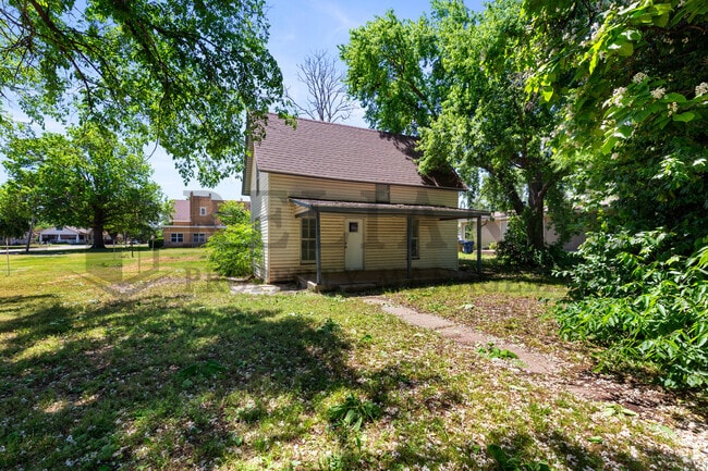 Building Photo - 211 W Main St Rental