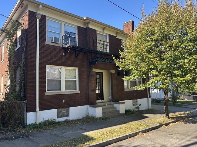 Building Photo - 170 Ward Ave