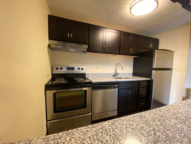 Apt Updated Kitchen - Hawthorne Manor Apartments