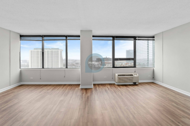 Building Photo - 1210 S Michigan Ave Rental