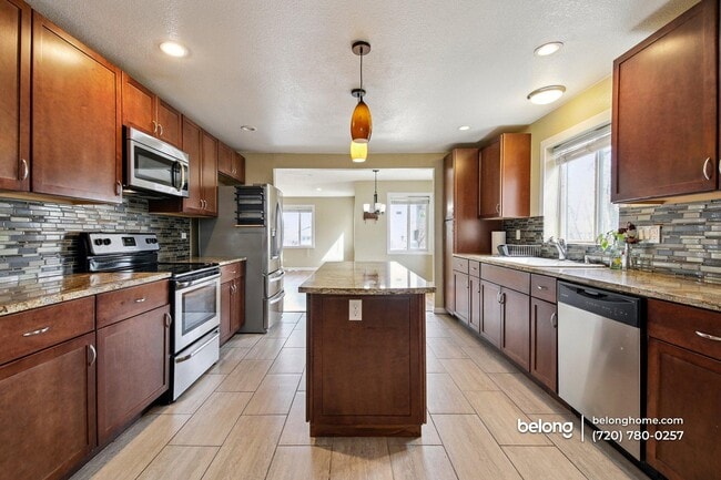 Photo - 5045 Eliot St