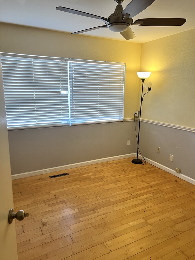 Unit B Room - 5497 Bloch St House