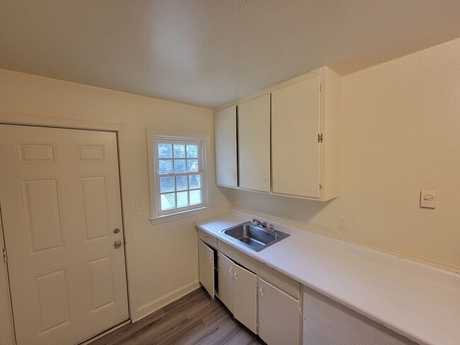 Photo - 2 Bedroom 1 Bathroom Duplex!