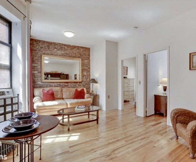Photo - 246 E 51st St Apartment Unit 20