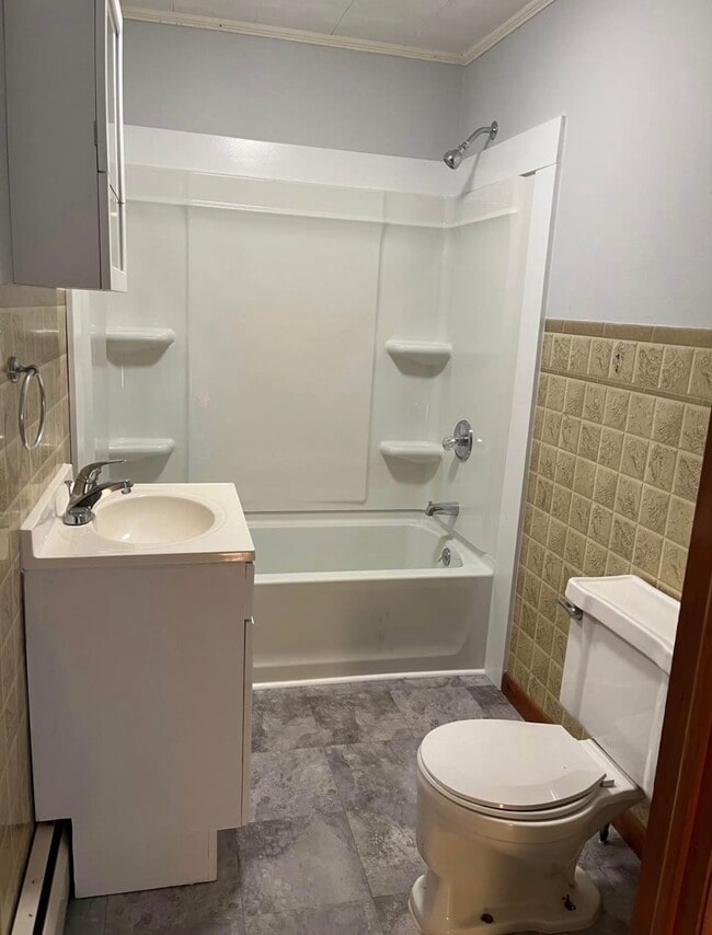 Baño - 312 W 3rd St Unidad 312