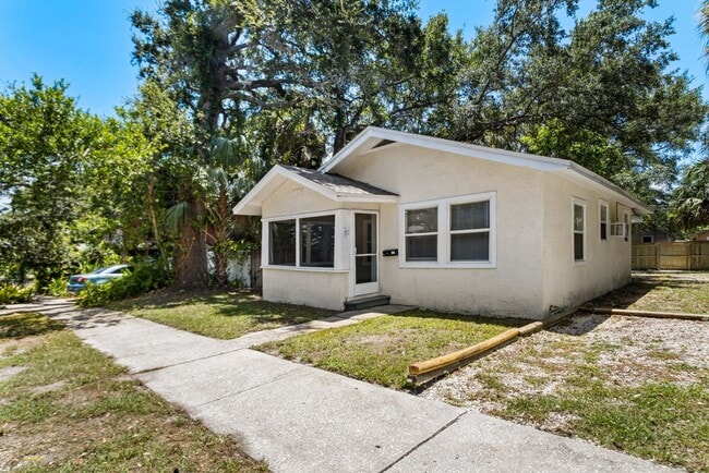 Photo - Cute 3bdrm/1bath home with porch & large y...